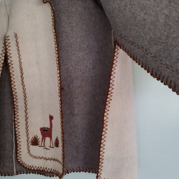 Vintage wool cape - Picture 6 of 10